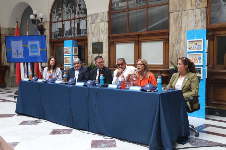 Autoridades de Correo Uruguayo, del Ministerio de Industria, Energía y Minería, del Municipio B y de la Confederación Atlética del Uruguay, participaron del lanzamiento de la Corre Correo 2025, que se realizará el domingo 9 de noviembre en apoyo a Básquet para todos, y que partirá a las 9 horas desde la Rambla República de Gran Bretaña, esquina Misiones.