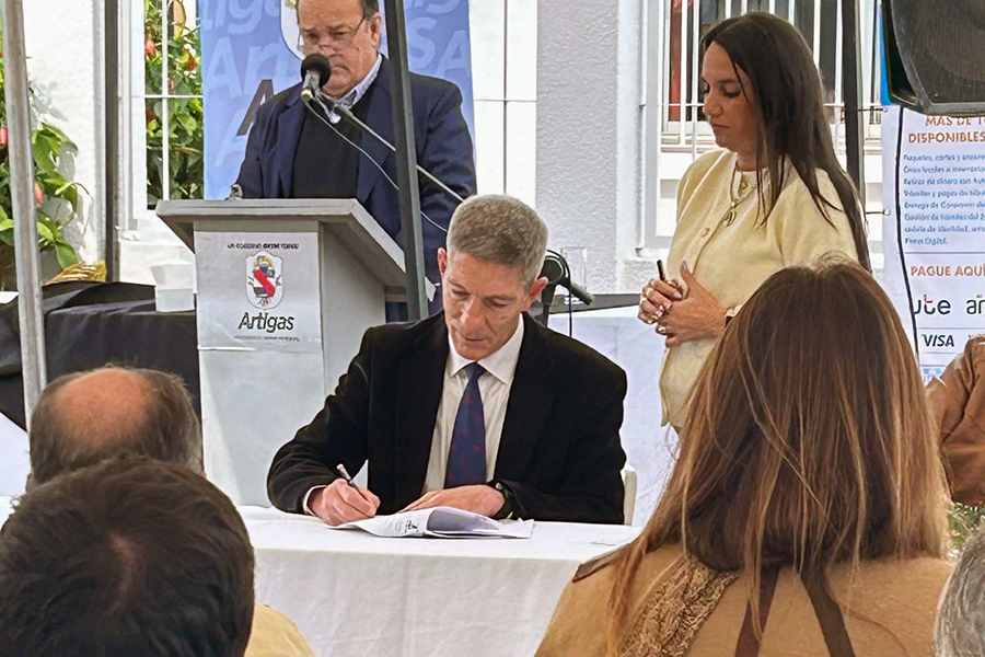 Autoridades firman el acuerdo para la instalación del Centro de Cercanía