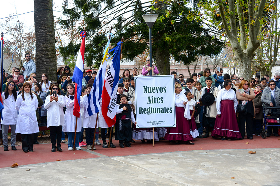 Escolares de la localidad participaron de los festejos