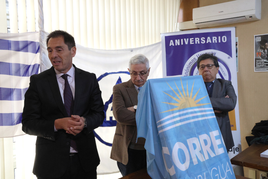 Presidente de Correo Uruguayo haciendo uso de la palabra