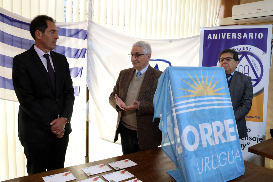 Vicepresidente de Correo Uruguayo haciendo uso de la palabra