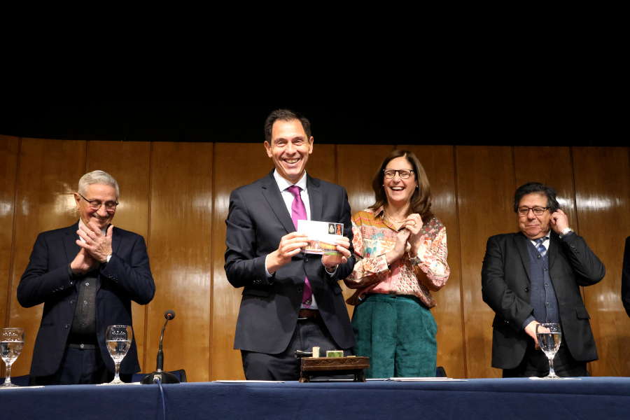 Presidente de Correo Uruguayo dio inicio a la ceremonia de matasellado