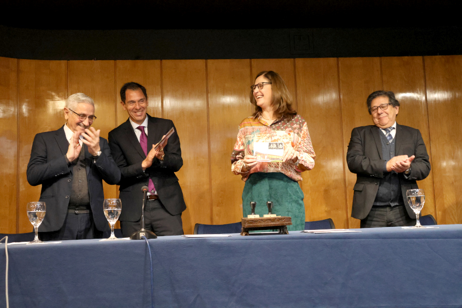 Ministra de Industria, Energía y Minería participó de la ceremonia de matasellado