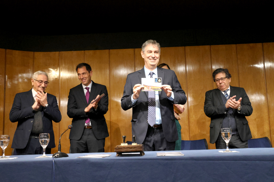 Autoridades de la FUF participaron de la ceremonia de matasellado