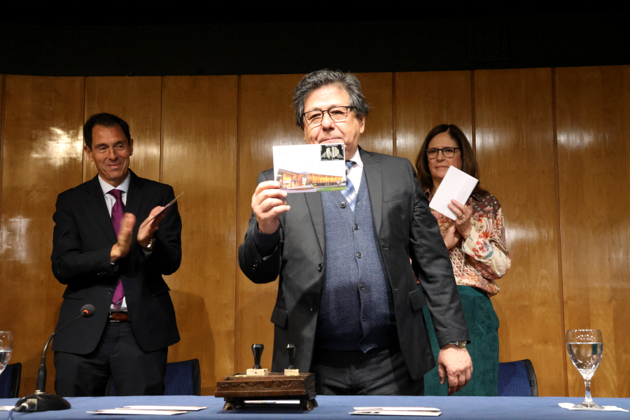 Director de Correo Uruguayo participó de la ceremonia de matasellado