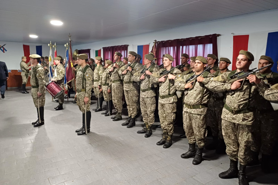 Efectivos militares presentes en el acto