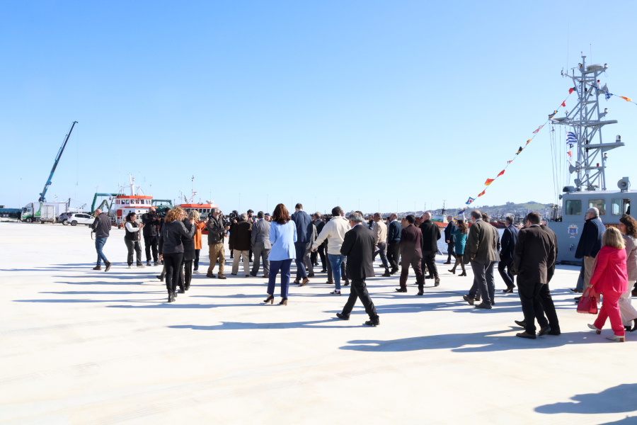 Autoridades y asistentes al acto recorrieron las instalaciones del puerto Capurro