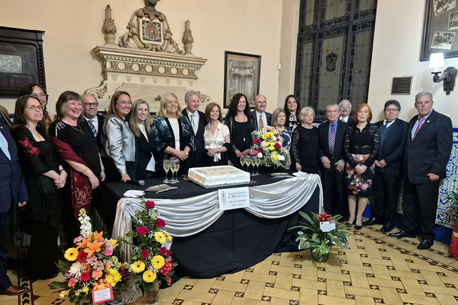 Asistentes compartieron un brindis y el corte tradicional de la torta