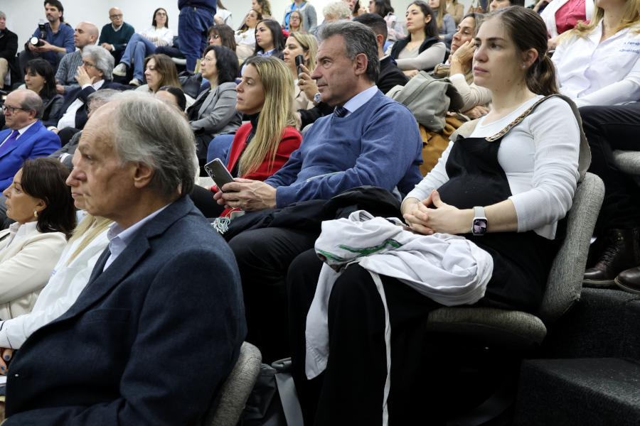 Público y autoridades presentes en el acto