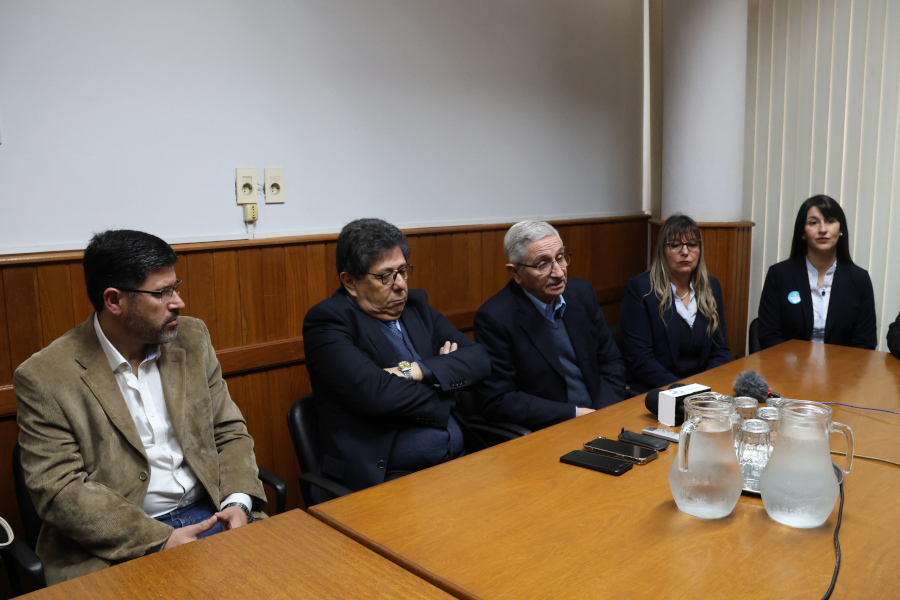 Integrantes del Directorio de Correo Uruguayo durante la conferencia de prensa