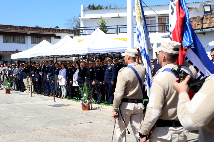 Efectivos de Policía Caminera desfilaron ante las autoridades