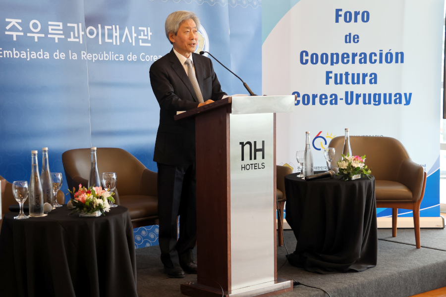 El enviado especial del Ministerio de Relaciones Exteriores de Corea, Sr. Embajador Yu Jieun, hizo uso de la palabra