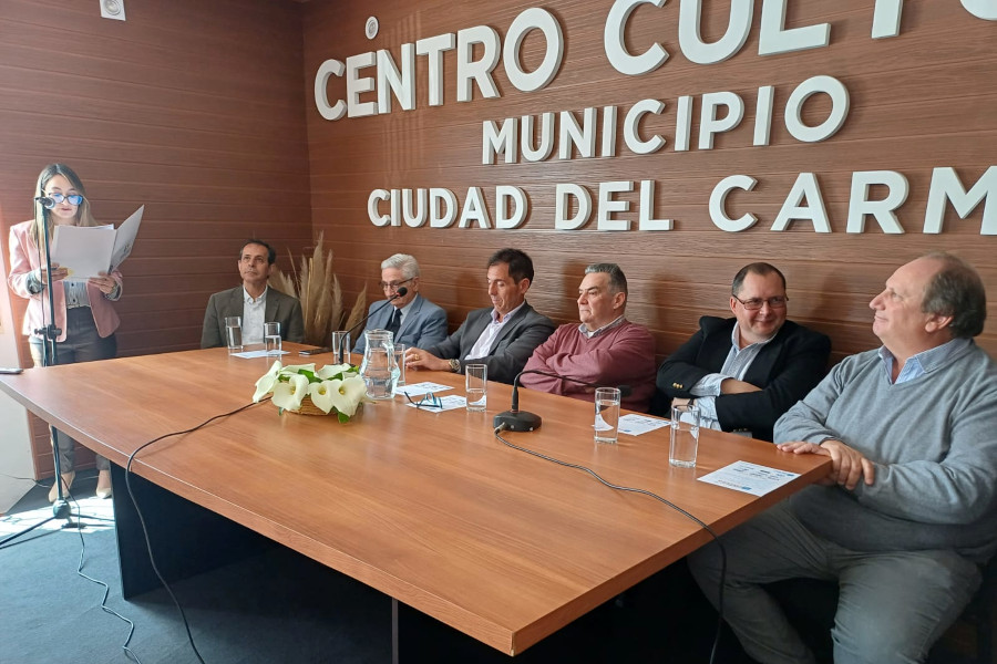 Autoridades presentes en el acto