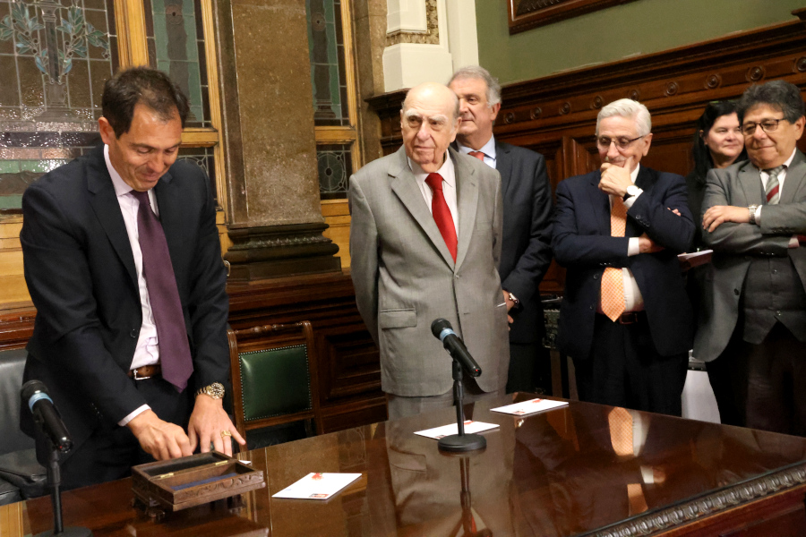 Autoridades participaron de la ceremonia de matasellado