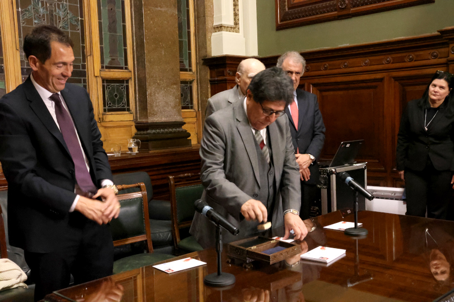 Autoridades participaron de la ceremonia de matasellado