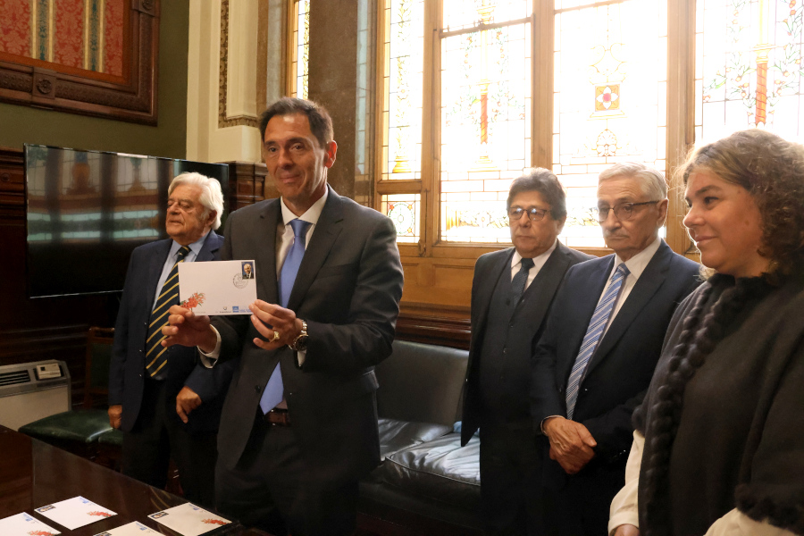 Autoridades participaron de la ceremonia de matasellado