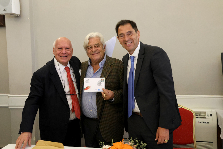 El expresidente de la República Luis Alberto Lacalle participó de la ceremonia de matasellado