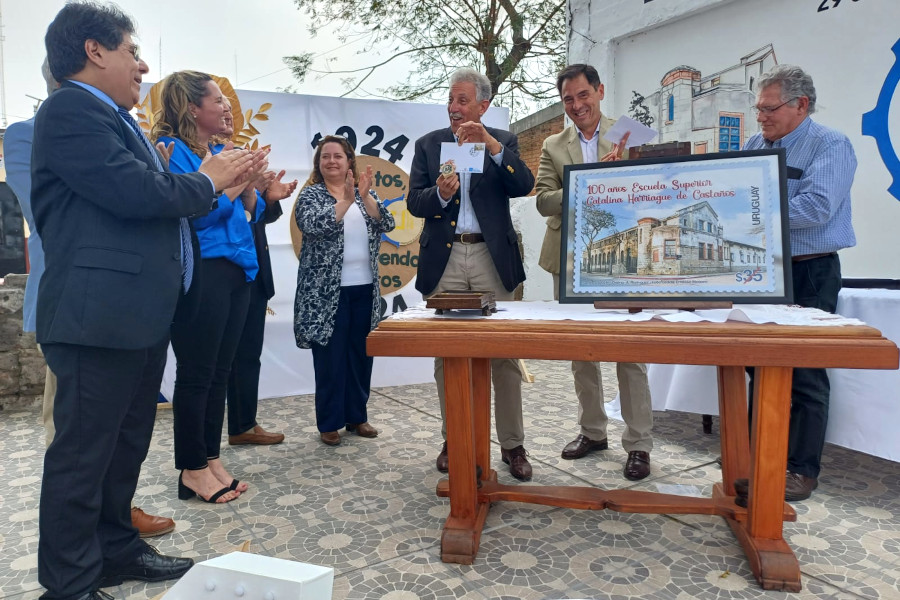 Autoridades participaron de la ceremonia de matasellado