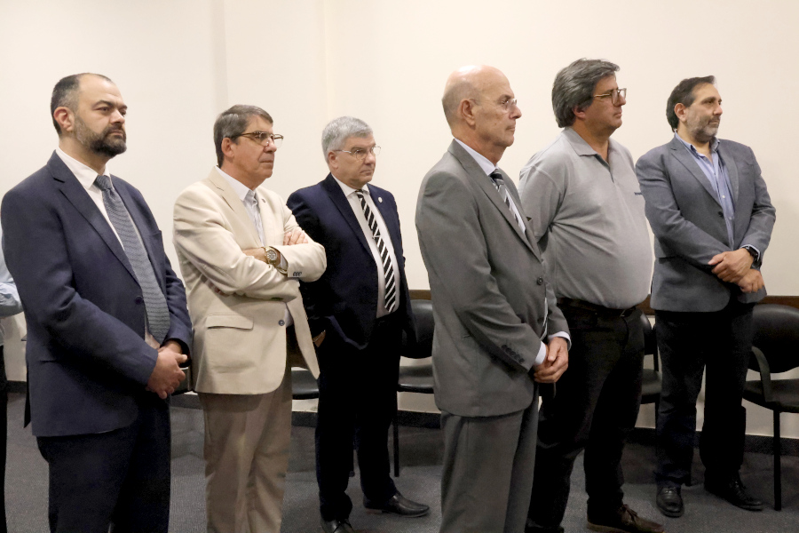 Autoridades asistentes al lanzamiento