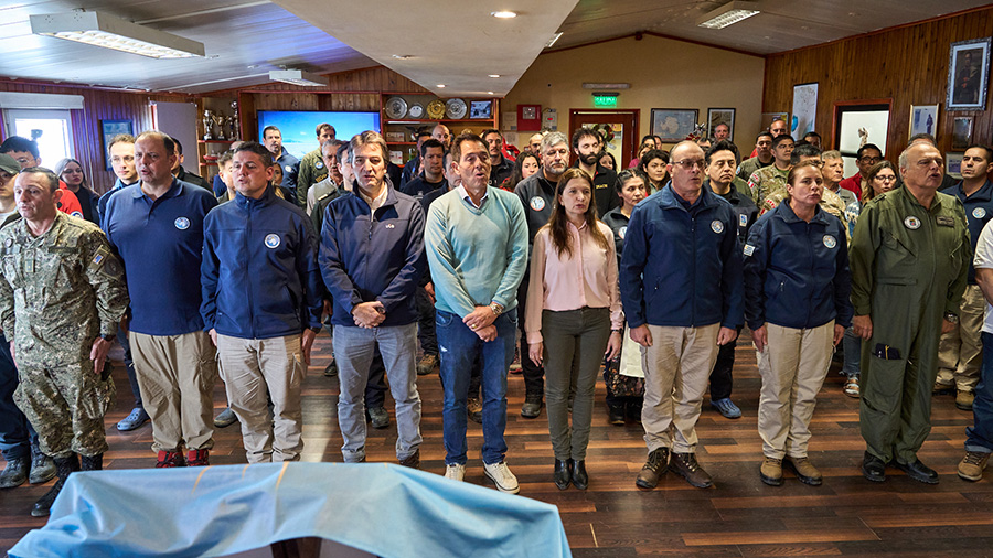 Autoridades y miembros de delegaciones extranjeras presentes en el acto de lanzamiento