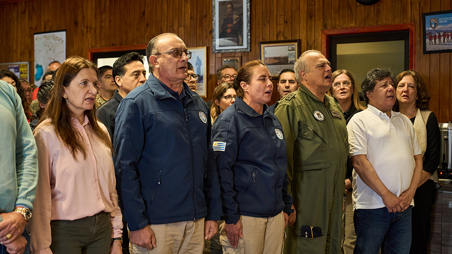 Autoridades y miembros de delegaciones extranjeras presentes en el acto de lanzamiento