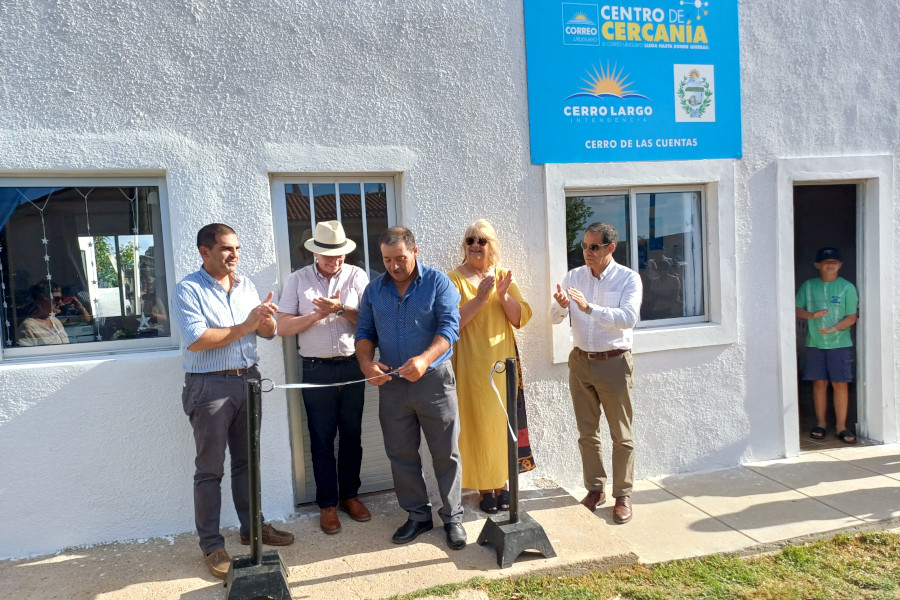 Autoridades cortaron la cinta inaugurando el Centro de Cercanía de Centurión