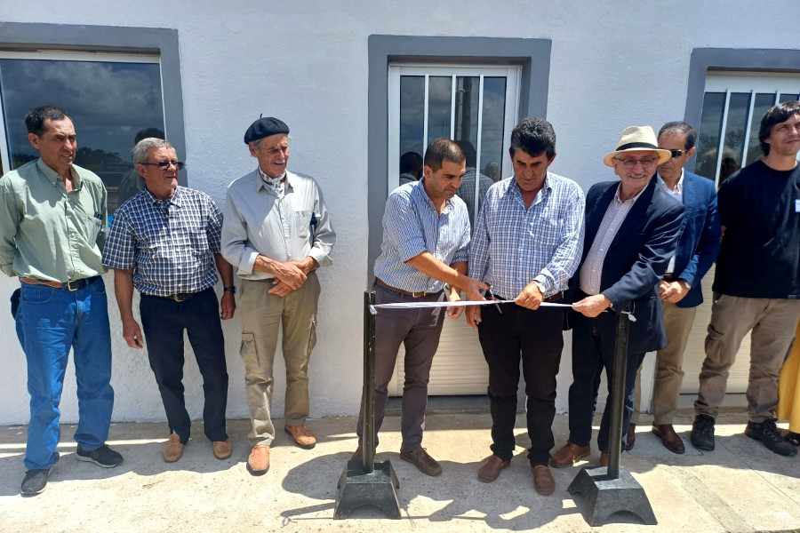 Autoridades cortaron la cinta inaugurando el Centro de Cercanía de Cerro de las Cuentas