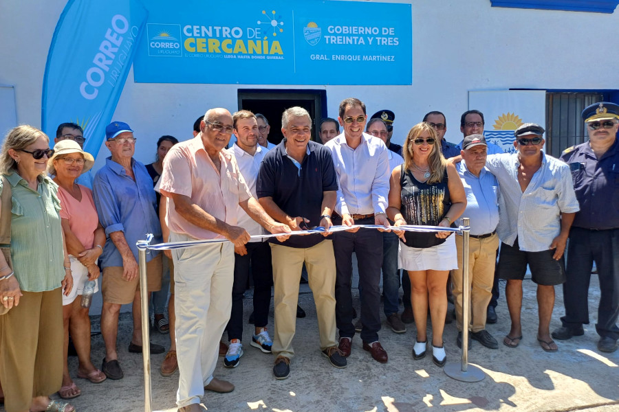 Autoridades realizaron el corte de cinta inaugurando el Centro de Cercanía