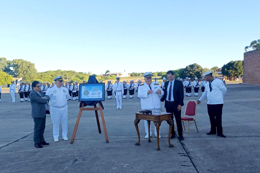 Autoridades participaron de la ceremonia de matasellado