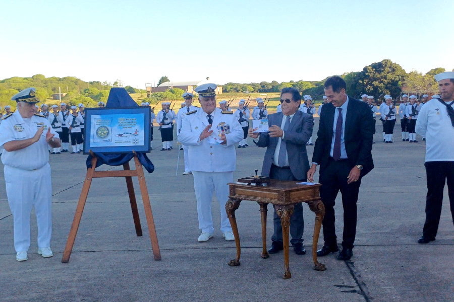 Autoridades participaron de la ceremonia de matasellado