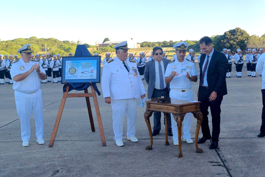 Autoridades participaron de la ceremonia de matasellado