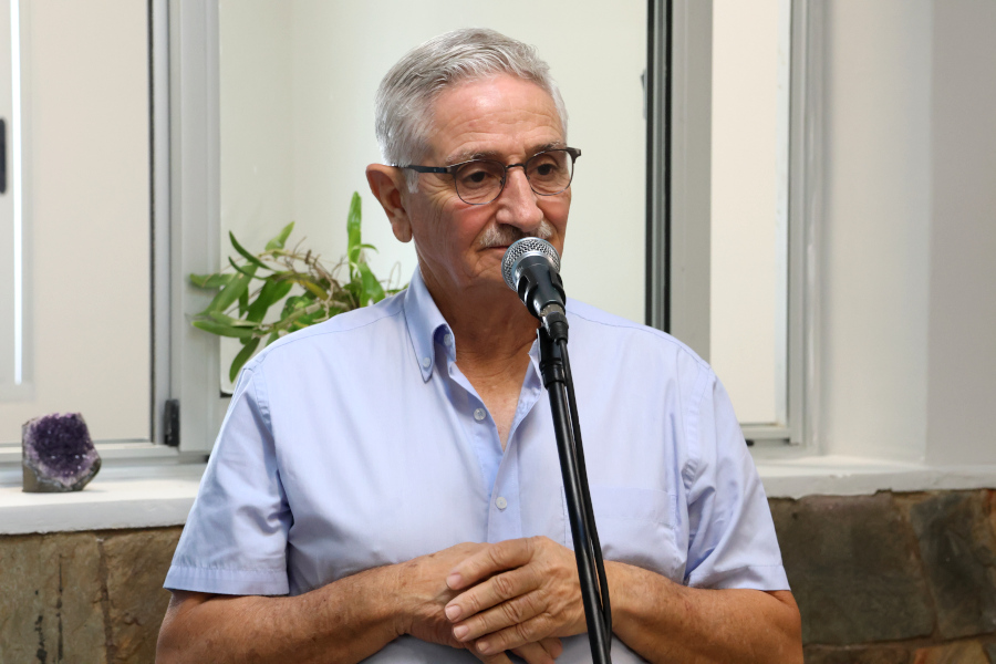 El vicepresidente de Correo Uruguayo, Sr. Julio César Silveira dirigiéndose a los presentes