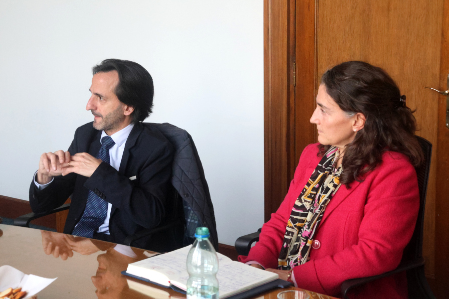 La directora general de Asuntos Culturales, Elizabeth Bogosián; fue acompañada por el director del Museo de Arte Precolombino e Indígena (MAPI) y asesor cultural del Ministerio, Facundo de Almeida.