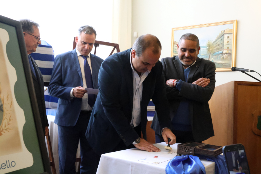 Con la presencia del presidente de la República, Correo Uruguayo realizó el lanzamiento de un sello personalizado por el centésimo aniversario de la creación del Círculo Militar General Artigas.