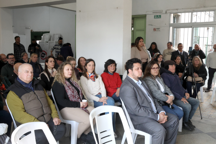En el marco de los festejos por el septuagésimo quinto aniversario de la Asociación de Obreros y Empleados de Conaprole (AOEC), Correo Uruguayo realizó el lanzamiento de un sello conmemorativo.