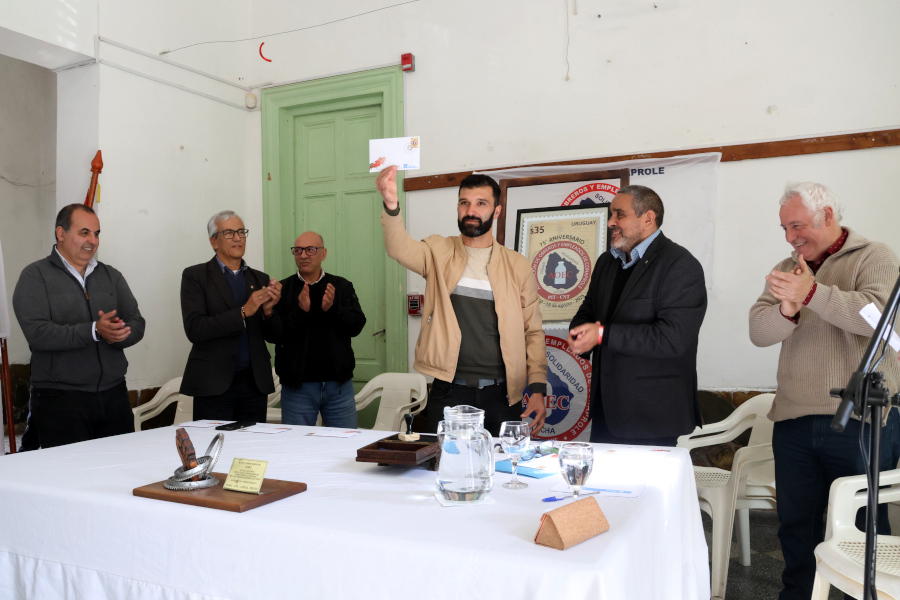 En el marco de los festejos por el septuagésimo quinto aniversario de la Asociación de Obreros y Empleados de Conaprole (AOEC), Correo Uruguayo realizó el lanzamiento de un sello conmemorativo.