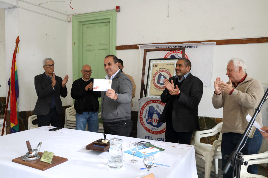 En el marco de los festejos por el septuagésimo quinto aniversario de la Asociación de Obreros y Empleados de Conaprole (AOEC), Correo Uruguayo realizó el lanzamiento de un sello conmemorativo.