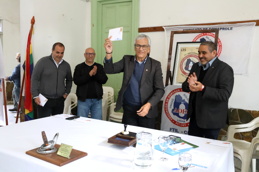 En el marco de los festejos por el septuagésimo quinto aniversario de la Asociación de Obreros y Empleados de Conaprole (AOEC), Correo Uruguayo realizó el lanzamiento de un sello conmemorativo.