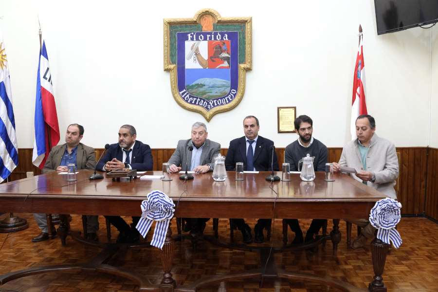 En un acto realizado en la intendencia de Florida, Correo Uruguayo lanzó el sello conmemorativo por el bicentenario de la Declaratoria de la Independencia