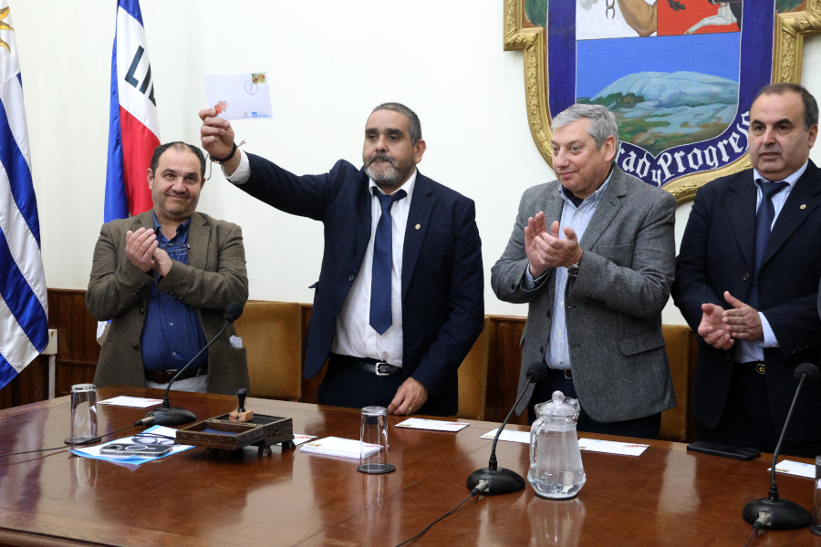 En un acto realizado en la intendencia de Florida, Correo Uruguayo lanzó el sello conmemorativo por el bicentenario de la Declaratoria de la Independencia