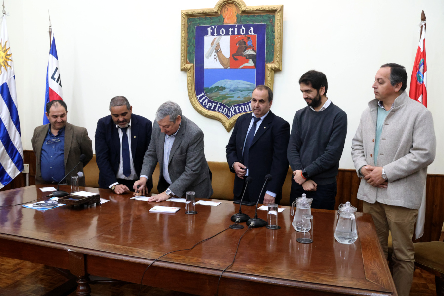 En un acto realizado en la intendencia de Florida, Correo Uruguayo lanzó el sello conmemorativo por el bicentenario de la Declaratoria de la Independencia