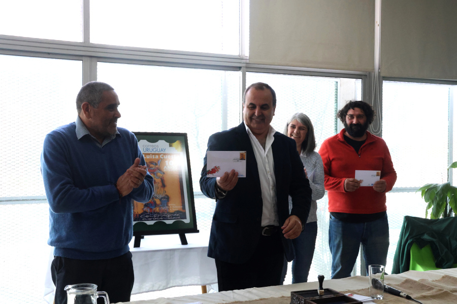 En un acto realizado en el Centro Cívico Luisa Cuesta, Correo Uruguayo lanzó un sello personalizado conmemorativo por el décimo aniversario de creación de dicho centro.