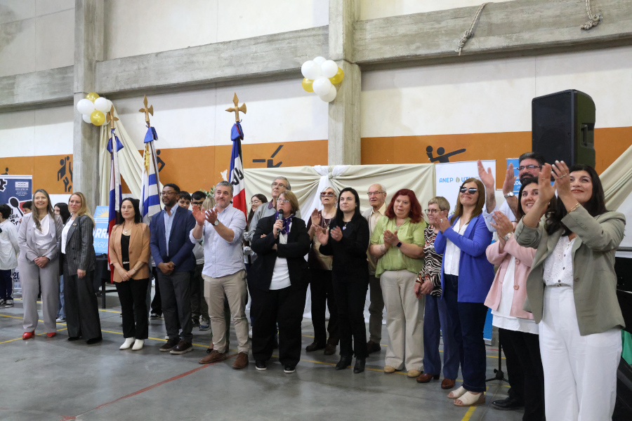 En la ciudad de Florida Correo Uruguayo realizó el lanzamiento del sello conmemorativo 100 años de la Escuela Técnica Superior Prof. Hermenegildo Sabat.