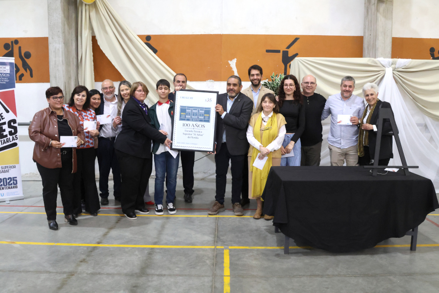 En la ciudad de Florida Correo Uruguayo realizó el lanzamiento del sello conmemorativo 100 años de la Escuela Técnica Superior Prof. Hermenegildo Sabat.