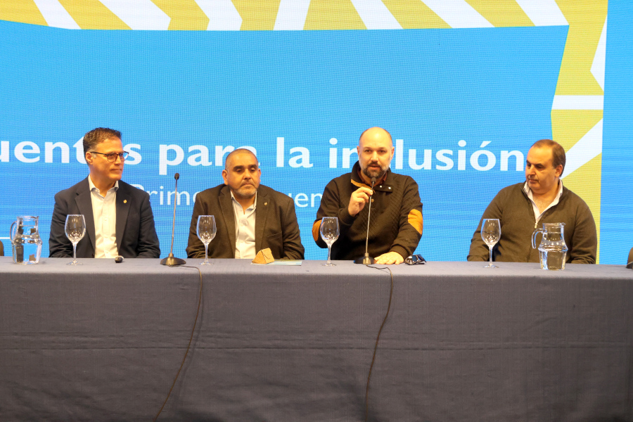 Se realizó con éxito el encuentro “Puentes para la inclusión” en la Sala Idea Vilariño del Complejo Torre de las Telecomunicaciones de Antel, reuniendo a destacados representantes de sectores públicos, privados, académicos y sociales para discutir sobre discapacidad.