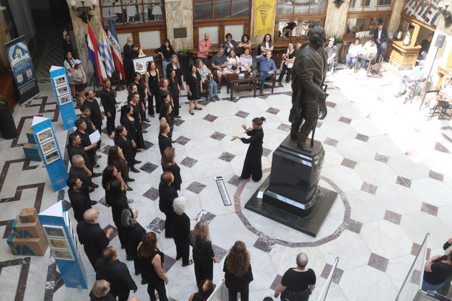 En el marco del Día del Patrimonio, el Palacio de Correos, ícono arquitectónico de Montevideo que en 2025 cumple un siglo de vida institucional, recibió a miles de visitantes.