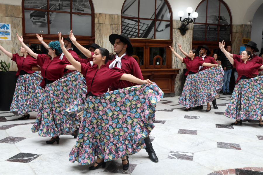 En el marco del Día del Patrimonio, el Palacio de Correos, ícono arquitectónico de Montevideo que en 2025 cumple un siglo de vida institucional, recibió a miles de visitantes.
