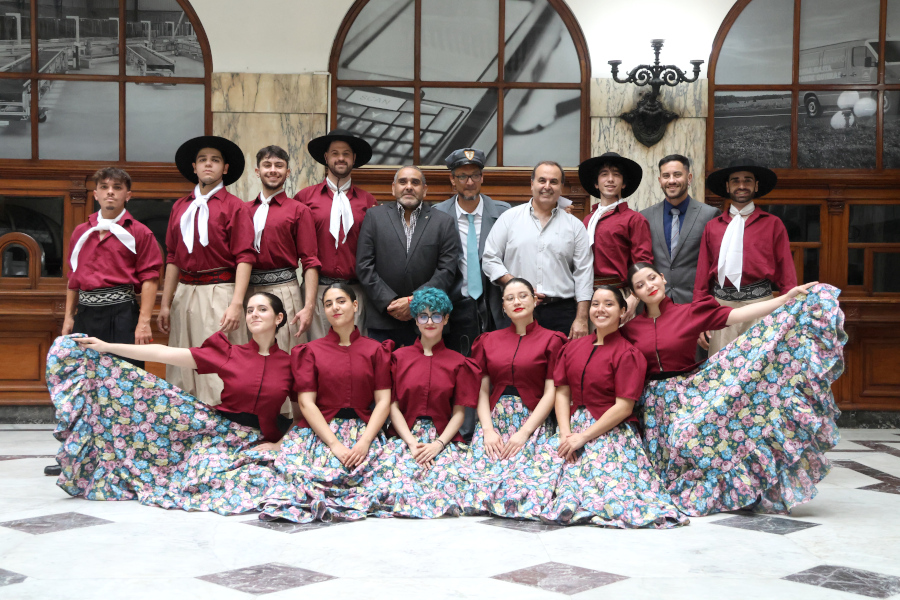 En el marco del Día del Patrimonio, el Palacio de Correos, ícono arquitectónico de Montevideo que en 2025 cumple un siglo de vida institucional, recibió a miles de visitantes.