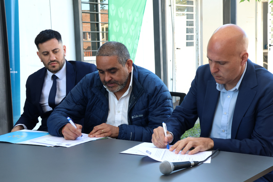 Del Andaluz, Canelones – En un evento que marca un avance significativo para el departamento, se inauguró el décimo primer Centro de Cercanía de Correo Uruguayo en la zona, ampliando la red de atención personalizada para los ciudadanos.