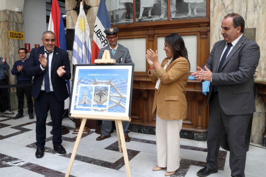 Con la presencia de autoridades ministeriales, municipales y del Directorio de la ANC, Correo Uruguayo lanzó un sello conmemorativo por los 100 años del Palacio de Correos, edificio que durante este siglo de vida institucional ha sido su casa central.